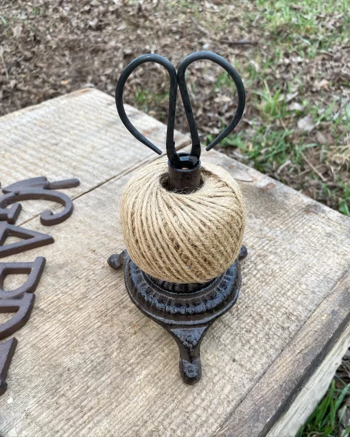 Тримач шнура з ножицями, 17*9 см, чавун